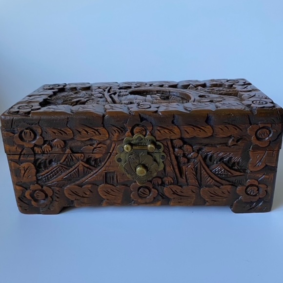 Vintage Wooden Trinket Box: Decorated with In-Relief Oriental Scenery Carvings - Picture 1 of 10